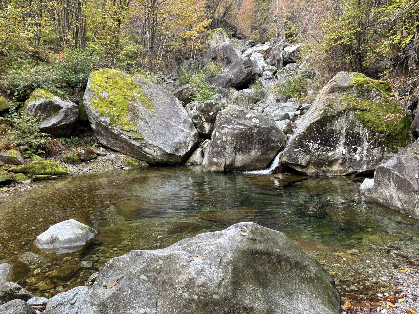 La pozza in autunno